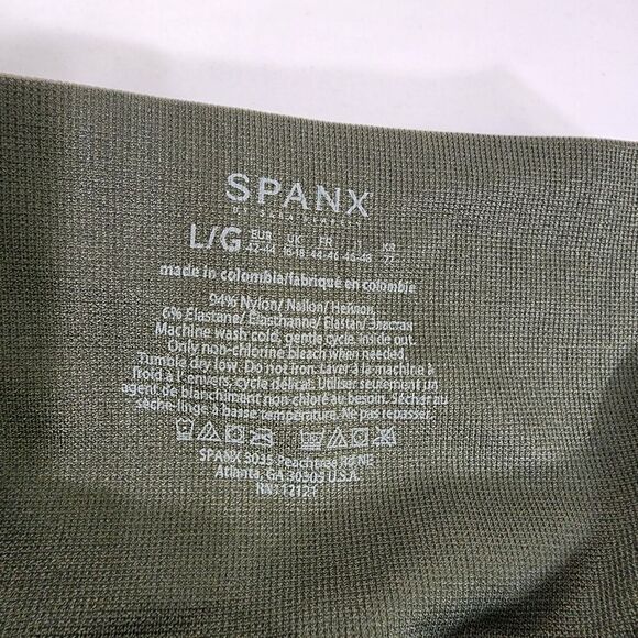 Spanx Women Cropped Leggings Size Medium Look At Me Now Seamless Sage Green Camo - Picture 7 of 8
